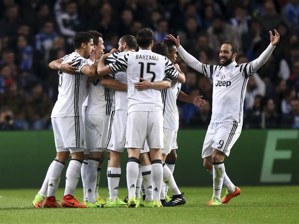 梅西带领迈阿密国际赢得美职联总冠军，实现越级登顶，展现超强实力。（梅西率领迈阿密国际问鼎美职联，越级封王尽显统治力）