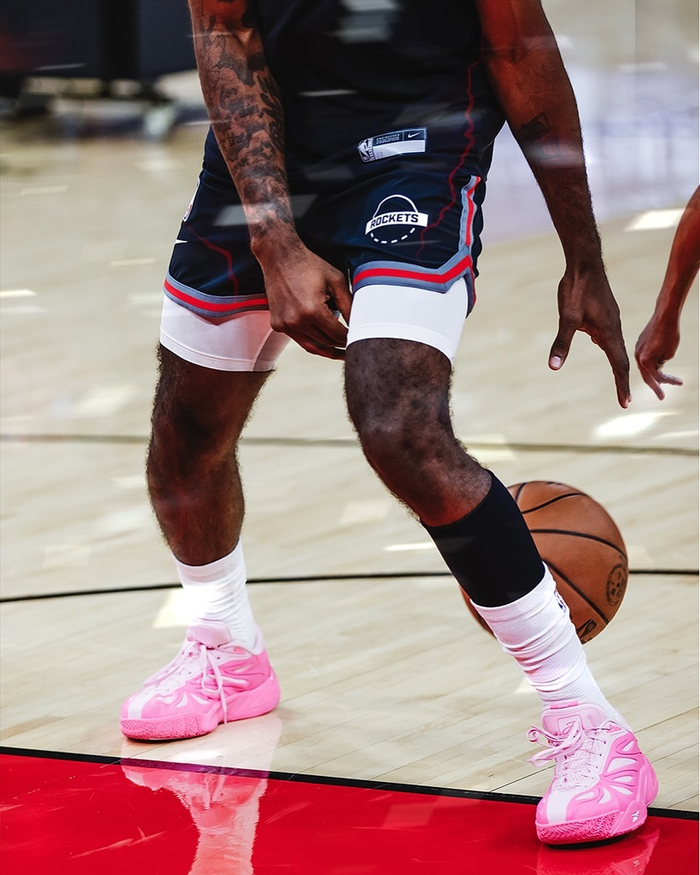 篮球篮网比赛中关键传球帮助球队取胜（篮网比赛关键传球助球队取胜）