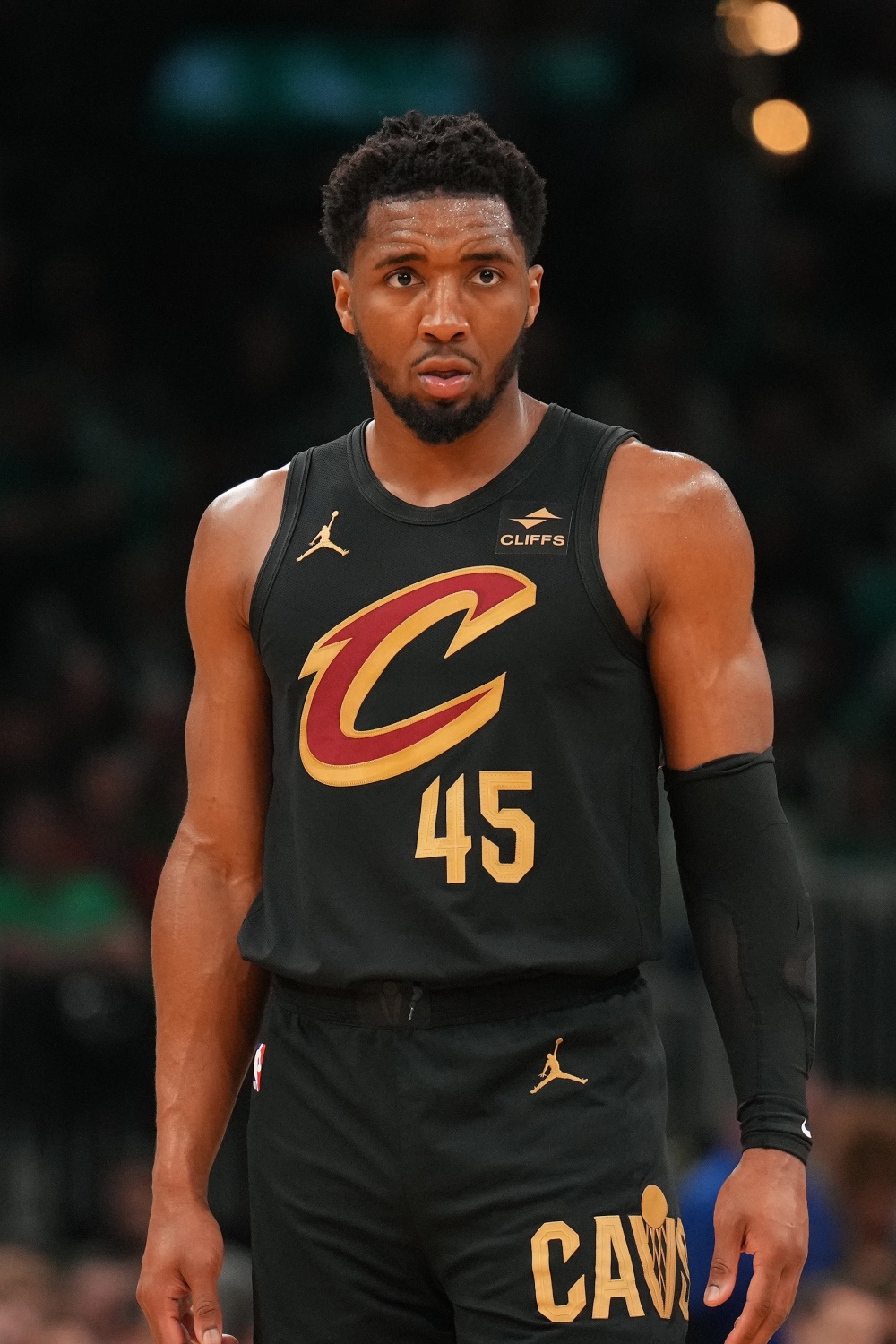 佩雷茨将与未婚妻在周二结婚，周三举办1000人参加的庆祝活动（佩雷茨周二与未婚妻完婚，周三举行千人庆典）