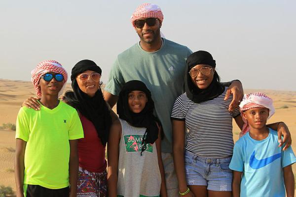 勇士3连胜！库里一举动感动汤普森 弗拉格27分成萌神26000分陪衬（勇士豪取三连胜！库里暖举感动汤普森，弗拉格27分仍为萌神26000分的陪衬）