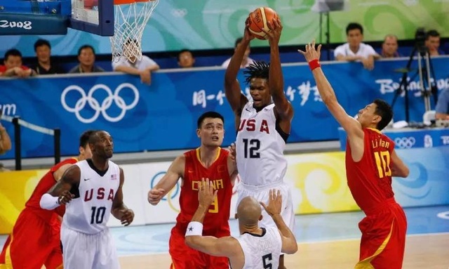 约基奇狂飙40+9+8！单节7中7轰19分太无解 率掘金23分逆转老鹰（约基奇轰40+9+8：单节7中7砍19分，掘金完成23分大逆转擒老鹰）