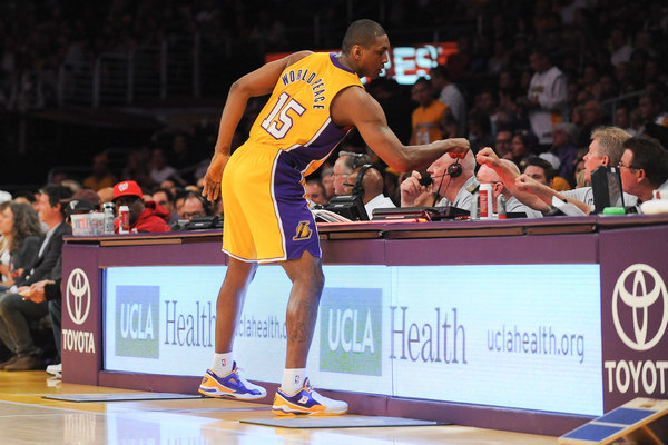 VP老板：踢掉电子哥和Jame都是选手和教练共同要求的（VP老板称：移除电子哥与Jame是选手与教练组的一致请求）