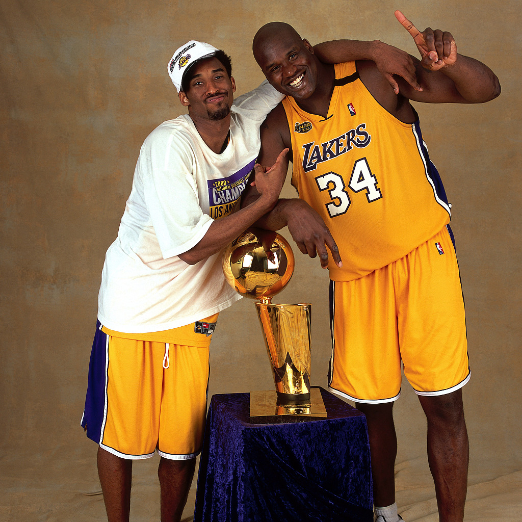 西部前二强强对决：马刺与雷霆再燃战火（西部双雄巅峰交锋：马刺与雷霆再度激战）