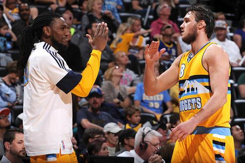 杰伦·约翰逊连续17场至少7+7+7！历史第三长纪录 第1是大O的20场（杰伦·约翰逊连17场至少7分7板7助攻，历史第三长；第一为“大O”20场）