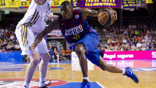 皇马官方：阿诺德左腿股四头肌股直肌损伤；据悉缺阵约两个月（皇马官宣：阿诺德左大腿股直肌受伤，预计伤停约两个月）