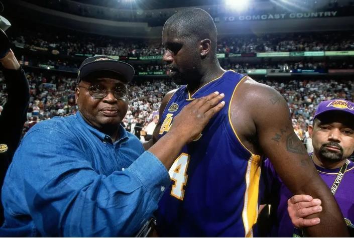 意甲积分榜：争冠白热化，米兰1球净胜球优势领先那不勒斯居首（意甲积分榜焦灼：米兰以1球净胜优势力压那不勒斯领跑）