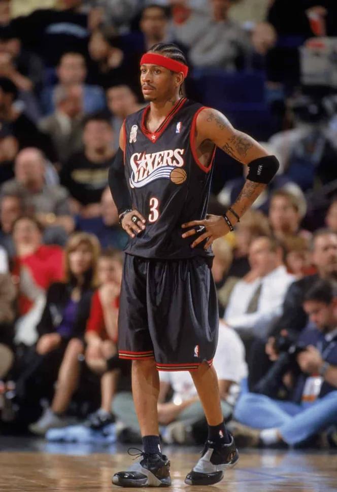 邮报：明年世界杯上下半场中段设强制补水时间，每次三分钟（邮报：明年世界杯上下半场中段将设三分钟强制饮水暂停）