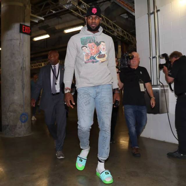 被偷家，意媒：巴斯托尼踢欧冠时家中进贼，丢失多块名牌手表（意媒：巴斯托尼出战欧冠期间家中遭窃，多枚名表被盗）